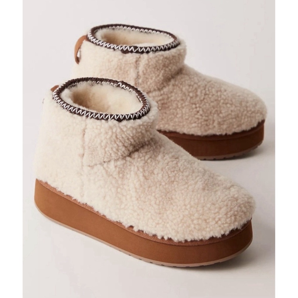 EMU Australia Stinger Micro Teddy Platform Boots Natural Sz 9 NIB